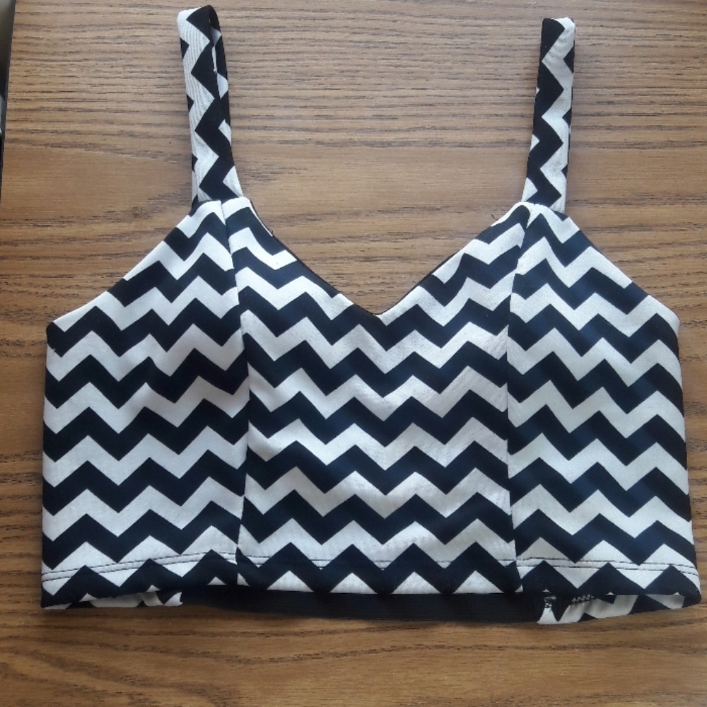 Black and white stripe top